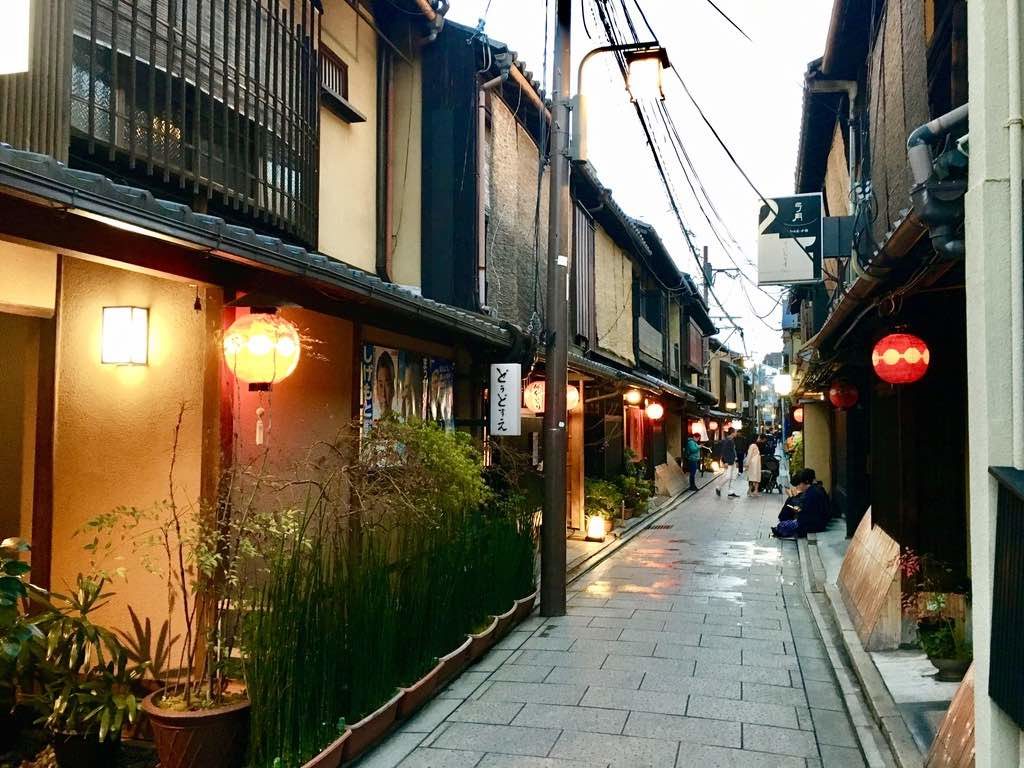 gion-sunset-kyoto-travelandcoconut