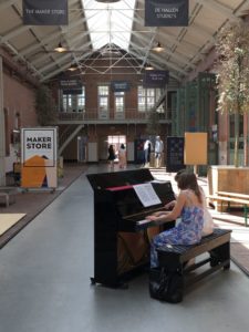 amsterdam-foodhallen-piano-travelandcoconut