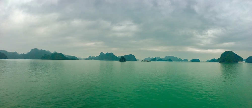 halongbay-pano-travelandcoconut